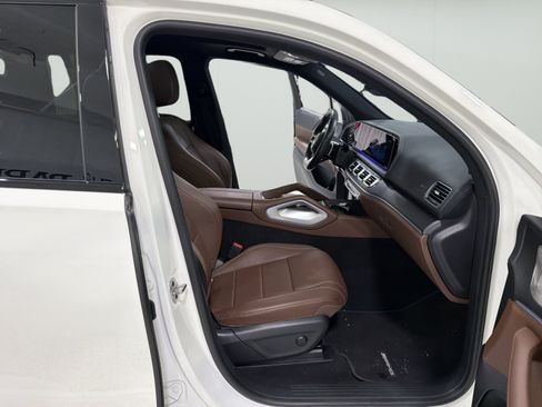 Used 2024 Mercedes-Benz GLS 450 4MATIC image 14