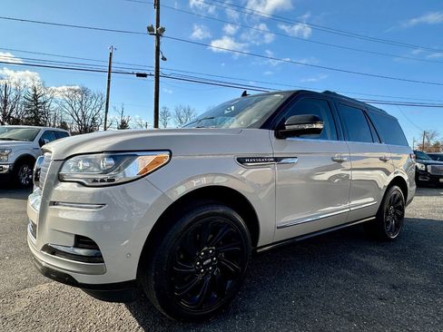 Used 2023 Lincoln Navigator Reserve AWD/4WD image 3