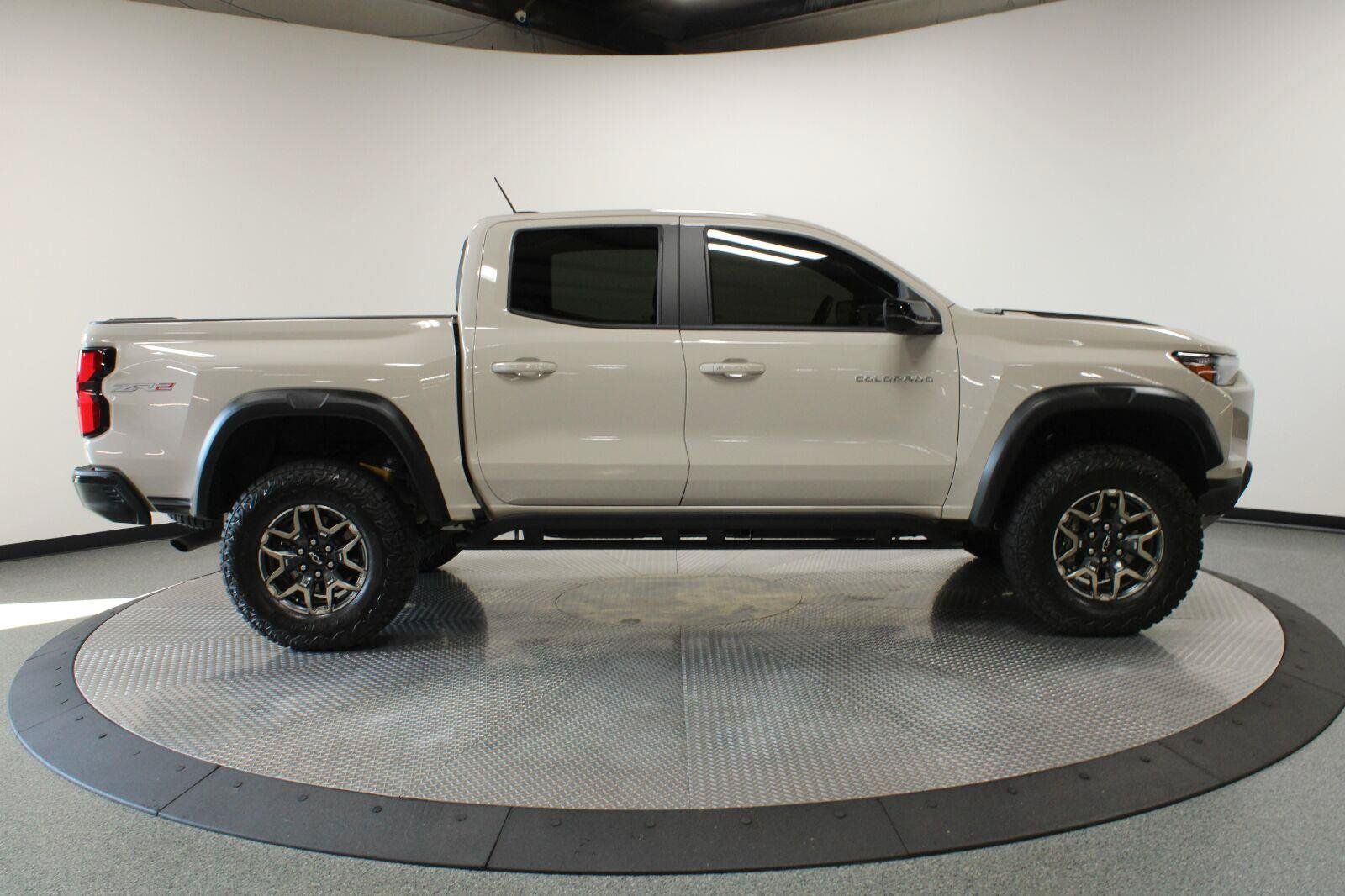 Certified 2026 Chevrolet Colorado ZR2 w/ Technology Package AWD/4WD image 9