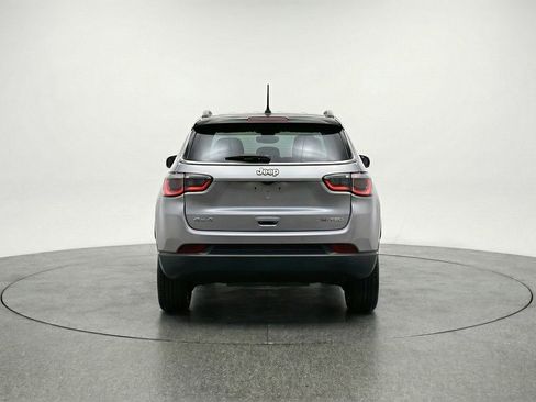 Used 2025 Jeep Compass Limited AWD/4WD image 7