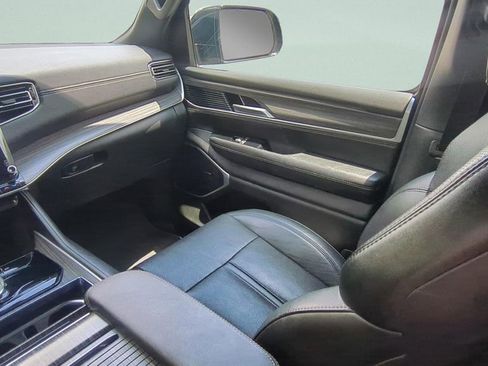 Used 2024 Jeep Wagoneer Series II RWD image 13