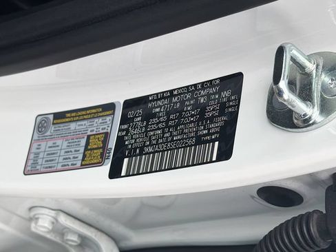 Certified 2025 Hyundai Tucson SE FWD image 30