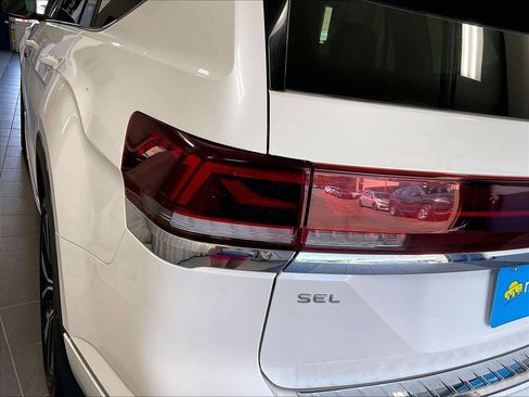 Used 2024 Volkswagen Atlas SEL Premium R-Line AWD/4WD image 34