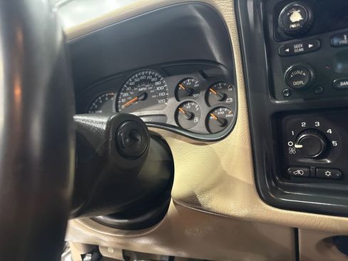 Used 2004 GMC Sierra 2500 SLE w/ Skid Plate Package AWD/4WD image 96