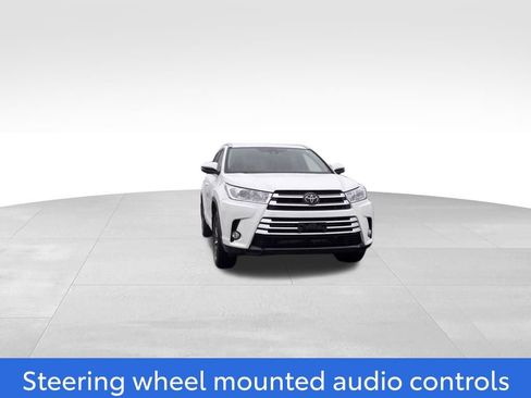 Used 2018 Toyota Highlander XLE image 3