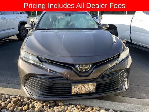 Used 2020 Toyota Camry LE FWD image 12