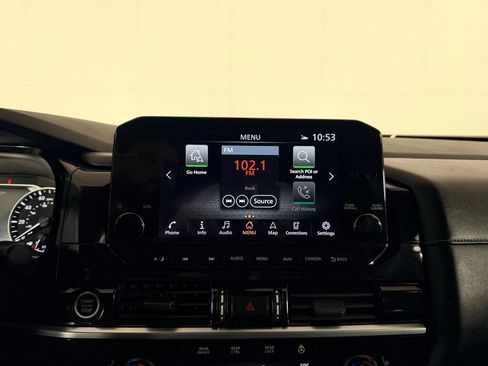 Used 2024 Nissan Pathfinder SL w/ Black Appearance Package FWD image 18