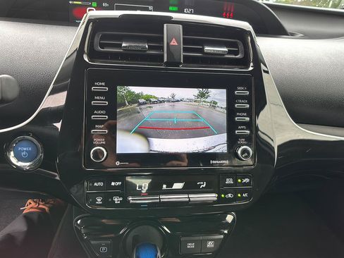 Used 2022 Toyota Prius LE FWD image 32