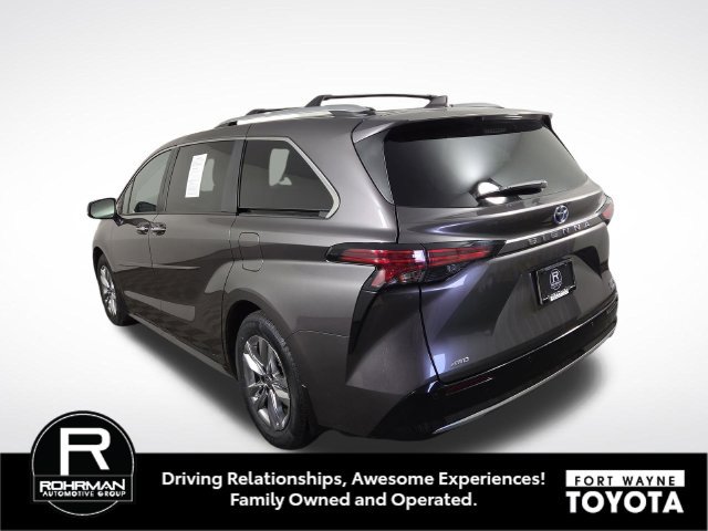Used 2024 Toyota Sienna Limited AWD/4WD image 9