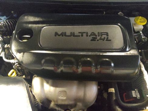 Used 2019 Jeep Cherokee Latitude Plus FWD image 30