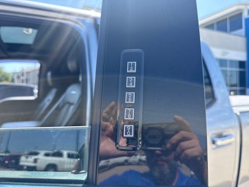 Used 2022 Ford F450 Platinum w/ FX4 Off-Road Package AWD/4WD image 18