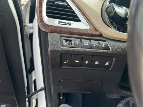 Used 2017 Hyundai Santa Fe Limited AWD/4WD image 16