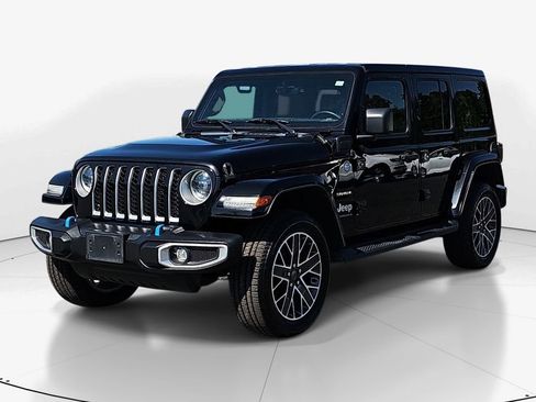 Used 2023 Jeep Wrangler Unlimited Sahara w/ Cold Weather Group AWD/4WD image 11