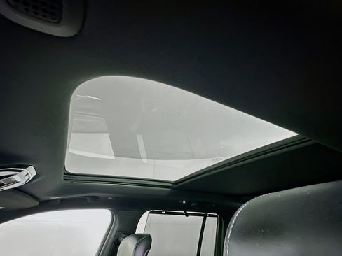 Used 2022 Jeep Grand Cherokee Overland w/ Luxury Tech Group IV image 27