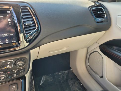 Used 2018 Jeep Compass Limited w/ Navigation Group image 27