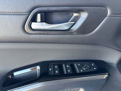 New 2026 Nissan Pathfinder SL image 8