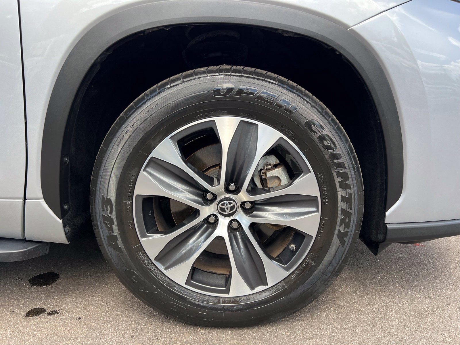 Used 2023 Toyota Highlander XLE FWD image 12