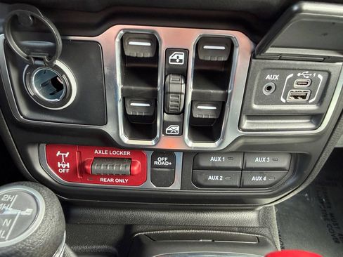 Used 2025 Jeep Wrangler Unlimited Sport AWD/4WD image 32