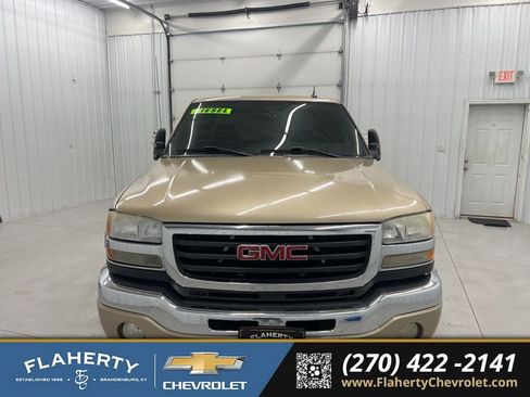 Used 2005 GMC Sierra 2500 SLE w/ Heavy-Duty Power Package image 7
