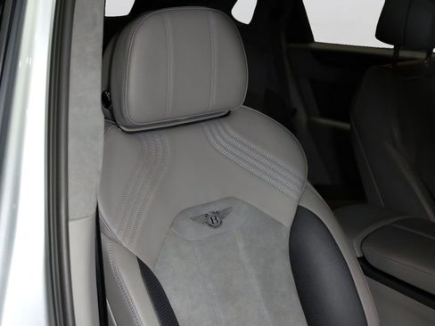 Used 2022 Bentley Bentayga image 39