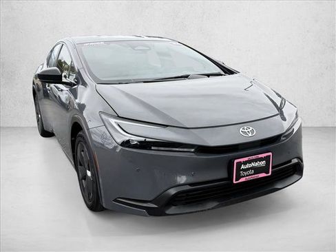 Used 2024 Toyota Prius LE image 3