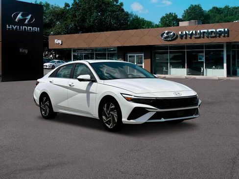 New 2025 Hyundai Elantra Limited w/ Cargo Package image 11