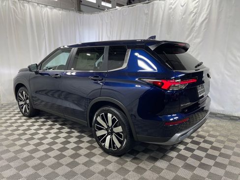 New 2025 Mitsubishi Outlander SE image 4