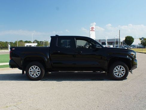 Used 2025 Toyota Tacoma SR w/ SR Upgrade Package AWD/4WD image 19