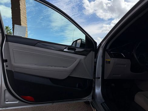 Used 2016 Hyundai Sonata Limited image 33