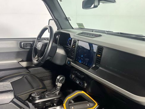 Used 2023 Ford Bronco Badlands image 32