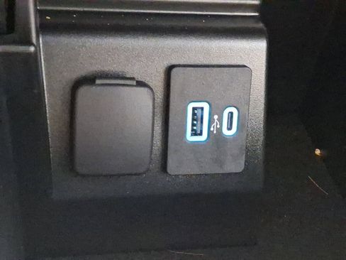 Certified 2022 Ford Explorer XLT w/ Equipment Group 202A image 26