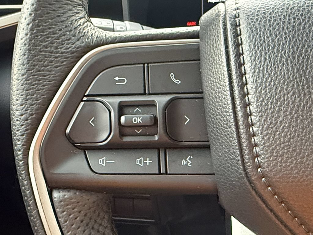 Used 2026 Toyota Tundra Limited AWD/4WD image 25