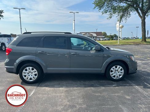 Used 2019 Dodge Journey SE FWD image 4