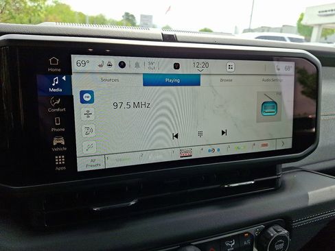 Used 2025 Jeep Wrangler Unlimited Sahara image 14