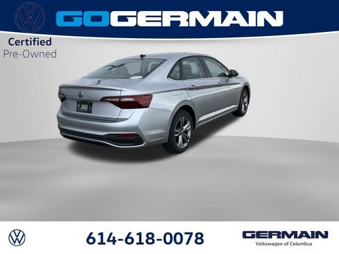 Used 2023 Volkswagen Jetta SE w/ Panoramic Sunroof Package FWD image 9