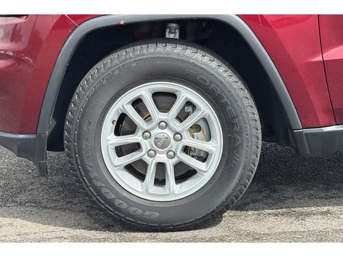 Used 2020 Jeep Grand Cherokee Laredo image 28