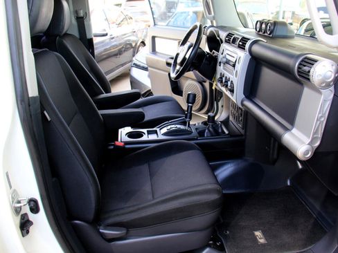 Used 2010 Toyota FJ Cruiser 4WD image 22