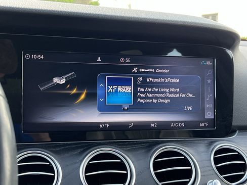 Used 2019 Mercedes-Benz E 300 4MATIC image 25