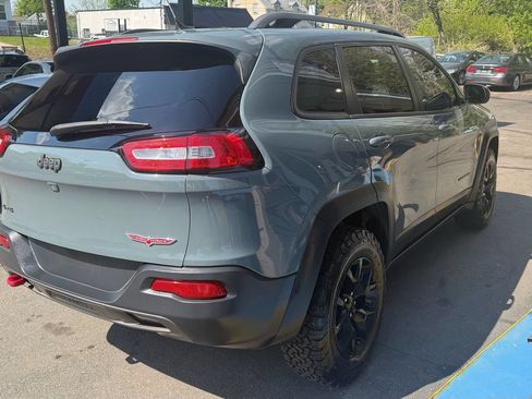 Used 2015 Jeep Cherokee Trailhawk w/ Comfort/Convenience Group AWD/4WD image 5