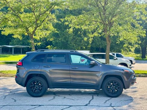 Used 2015 Jeep Cherokee Trailhawk w/ Comfort/Convenience Group AWD/4WD image 4