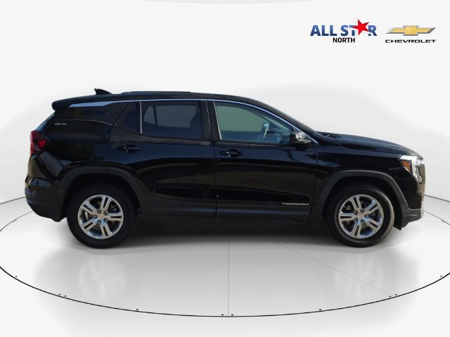 Used 2022 GMC Terrain SLE FWD image 2