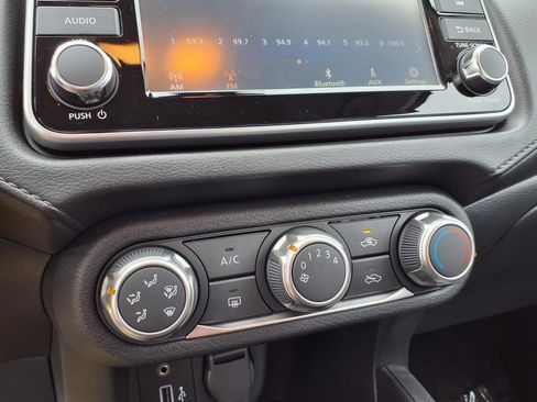 Used 2025 Nissan Versa S w/ Trunk Package image 7