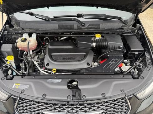 Used 2023 Chrysler Pacifica Touring-L FWD image 29