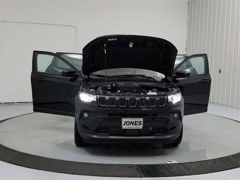 New 2026 Jeep Compass Latitude image 10