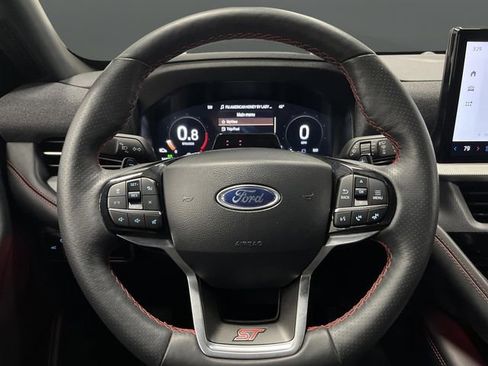 Used 2025 Ford Explorer ST image 18