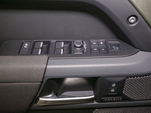 Used 2023 Land Rover Defender 110 X-Dynamic SE image 44