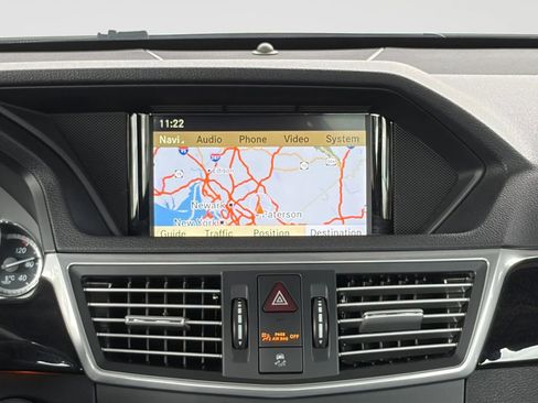 Used 2010 Mercedes-Benz E 550 4MATIC Sedan image 23