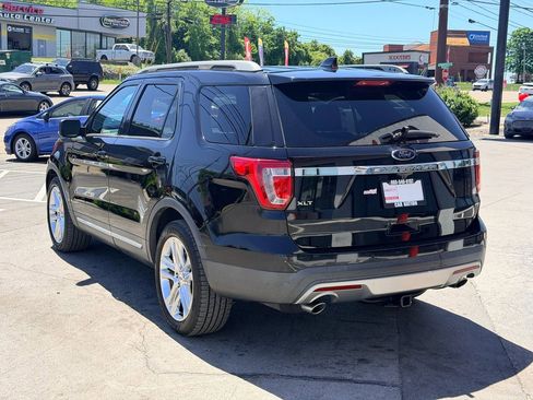 Used 2017 Ford Explorer XLT w/ Equipment Group 202A FWD image 4