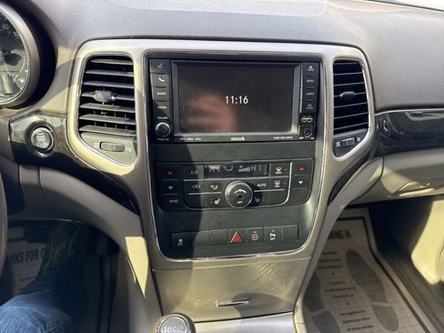 Used 2011 Jeep Grand Cherokee Laredo image 52