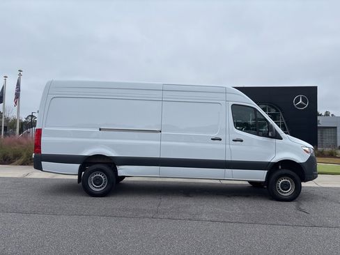 Used 2024 Mercedes-Benz Sprinter 2500 image 2